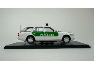 Mercedes E-Class T Model 1995  W124 Polizei white/green Triple 9 1:18 (Türen, Motorhaube... nicht zu öffnen!)