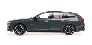 BMW i5 M60 TOURING - 2024 - GREEN METALLIC Minichamps 1:18 Metallmodell mit zu öffnenden Hauben und Türen!