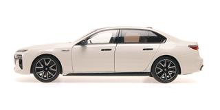 BMW i7 M70 (G70) - 2024 - WHITE METALLIC Minichamps 1:18 Metallmodell mit zu öffnenden Hauben und Türen!