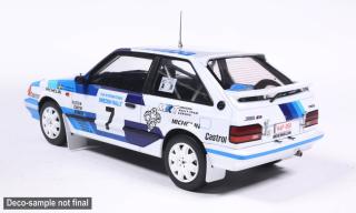 Mazda 323 4WD Turbo, Rally Schweden, 1989, #7, I.Carlsson/P.Carlsson MCG 1:18 Metallmodell, Türen und Hauben nicht zu öffnen