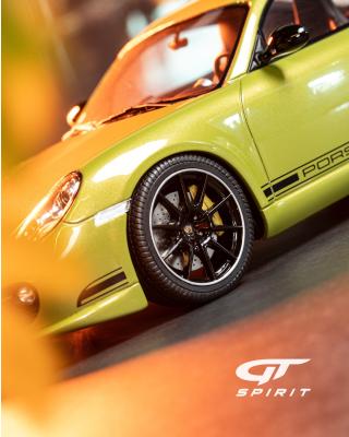 PORSCHE CAYMAN R 2012 PERIDOT METALLIC  GT Spirit 1:18 Resinemodell (Türen, Motorhaube... nicht zu öffnen!)