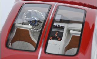 Mercedes-Maybach Vision Ultimate Luxury, rot/red LIMITED EDITION 500 Schuco ProR.18 Resinemodell 1:18 (Türen, Motorhaube... nicht zu öffnen!)