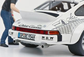 Porsche 911 „Röhrl x 911“ mit Figur Walter Röhr LIMITED EDITION 911 Schuco ProR.18 Resinemodell 1:18 (Türen, Motorhaube... nicht zu öffnen!)