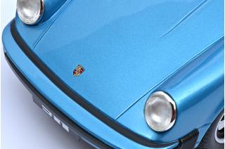 Porsche 911 Coupé (1977), blau LIMITED EDITION 500 Schuco ProR.18 Resinemodell 1:18 (Türen, Motorhaube... nicht zu öffnen!)