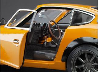 Datsun Fairlady Z (S30), orange with carbon bonnet SunStar Metallmodell 1:18