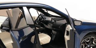 BMW iX - 2022 - BLUE METALLIC Minichamps 1:18 Metallmodell mit zu öffnenden Türen und Haube(n)