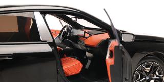 BMW iX - 2022 - BLACK METALLIC Minichamps 1:18 Metallmodell mit zu öffnenden Türen und Haube(n)