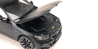BMW i5 - 2023 - MATT GREY Minichamps 1:18 Metallmodell mit zu öffnenden Türen und Haube(n)