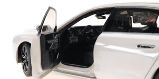 BMW i7 - 2022 - WHITE METALLIC Minichamps 1:18 Metallmodell mit zu öffnenden Türen und Haube(n)