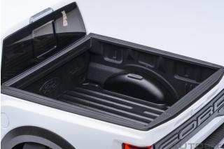 Ford F-150 Raptor Supercrew 2019 (oxford white) (composite model/doors and front hood openings)AUTOart 1:18   AUTOart 1:18