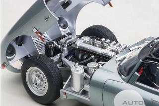 Jaguar E-Type Lightweight Silber (SILVER) (COMPOSITE MODEL/FULL OPENINGS) AUTOart 1:18