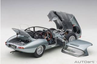 Jaguar E-Type Lightweight Silber (SILVER) (COMPOSITE MODEL/FULL OPENINGS) AUTOart 1:18