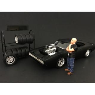 Street Racing Figure I (Auto und Reifenständer nicht enthalten) American Diorama 1:18