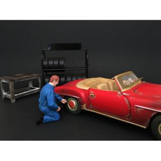 Figur Mechanic Tony inflating tire (Auto nicht enthalten!) American Diorama 1:18