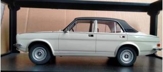 Morris Marina Saloon white 76-78 Cult Scale Models 1:18 Resinemodell (Türen, Motorhaube... nicht zu öffnen!)