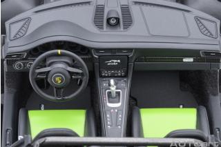 Porsche 911 (991) GT3 RS 2017 Weissach Package (lizard green) (composite model/full openings) with Weissach package, Lightweight forced alloy wheels Satin Black  AUTOart 1:18