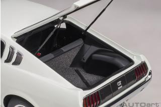 Toyota Celica Liftback 2000 GT (RA25) 1973 (white) (composite model/full openings)  AUTOart 1:18