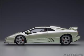 Lamborghini Diablo SE30 JOTA 1995 (metallic white) (composite model/full openings) AUTOart 1:18