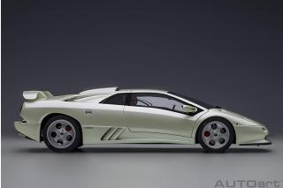 Lamborghini Diablo SE30 JOTA 1995 (metallic white) (composite model/full openings) AUTOart 1:18