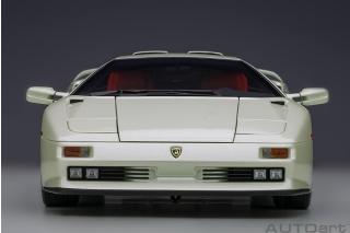 Lamborghini Diablo SE30 JOTA 1995 (metallic white) (composite model/full openings) AUTOart 1:18