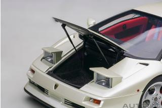 Lamborghini Diablo SE30 JOTA 1995 (metallic white) (composite model/full openings) AUTOart 1:18