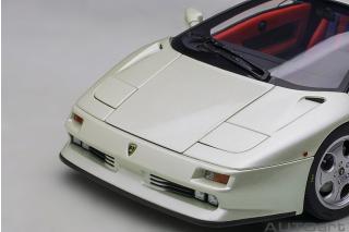 Lamborghini Diablo SE30 JOTA 1995 (metallic white) (composite model/full openings) AUTOart 1:18