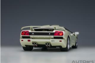 Lamborghini Diablo SE30 JOTA 1995 (metallic white) (composite model/full openings) AUTOart 1:18