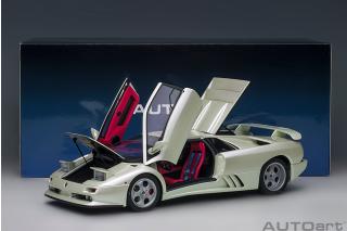 Lamborghini Diablo SE30 JOTA 1995 (metallic white) (composite model/full openings) AUTOart 1:18