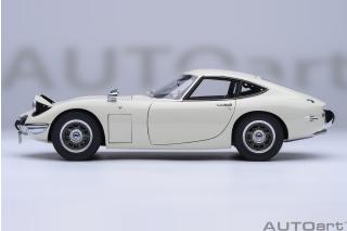 TOYOTA 2000GT 1967 (WHITE)  6 openings (4 standard openings + 2 auf beiden Seiten) AUTOart 1:18