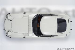 TOYOTA 2000GT 1967 (WHITE)  6 openings (4 standard openings + 2 auf beiden Seiten) AUTOart 1:18