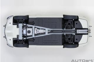 TOYOTA 2000GT 1967 (WHITE)  6 openings (4 standard openings + 2 auf beiden Seiten) AUTOart 1:18
