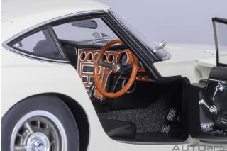 TOYOTA 2000GT 1967 (WHITE)  6 openings (4 standard openings + 2 auf beiden Seiten) AUTOart 1:18