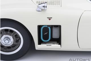 TOYOTA 2000GT 1967 (WHITE)  6 openings (4 standard openings + 2 auf beiden Seiten) AUTOart 1:18
