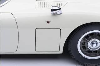 TOYOTA 2000GT 1967 (WHITE)  6 openings (4 standard openings + 2 auf beiden Seiten) AUTOart 1:18