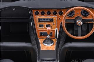 TOYOTA 2000GT 1967 (WHITE)  6 openings (4 standard openings + 2 auf beiden Seiten) AUTOart 1:18