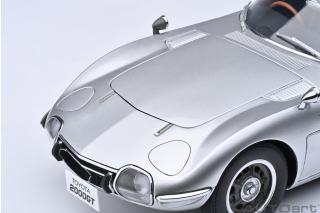 TOYOTA 2000GT 1967 (SILVER)6 openings (4 standard openings + 2 auf beiden Seiten) AUTOart 1:18