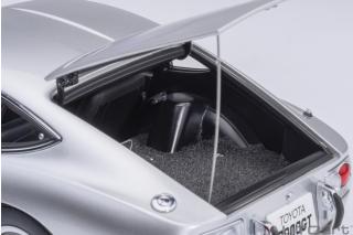 TOYOTA 2000GT 1967 (SILVER)6 openings (4 standard openings + 2 auf beiden Seiten) AUTOart 1:18