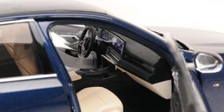 BMW i5 - 2023 - BLUE METALLIC Minichamps 1:18 Metallmodell mit zu öffnenden Türen und Haube(n)