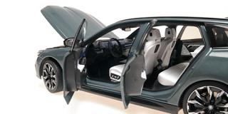 BMW i5 M60 TOURING - 2024 - GREEN METALLIC Minichamps 1:18 Metallmodell mit zu öffnenden Hauben und Türen!