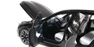 BMW i5 M60 TOURING - 2024 - BLACK METALLIC Minichamps 1:18 Metallmodell mit zu öffnenden Hauben und Türen!
