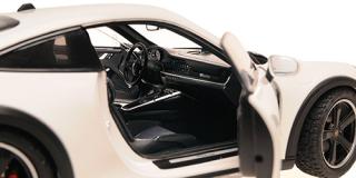 PORSCHE 911 DAKAR - 2022 - WHITE Minichamps 1:18 Metallmodell mit zu öffnenden Türen und Haube(n)