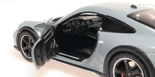 PORSCHE 911 DAKAR - 2022 - GREEN METALLIC Minichamps 1:18 Metallmodell mit zu öffnenden Türen und Haube(n)