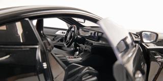 BMW M4 - 2024 - BLACK METALLIC Minichamps 1:18 Metallmodell mit zu öffnenden Hauben und Türen!