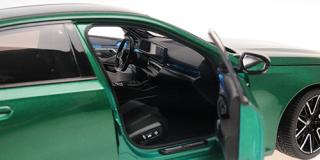 BMW M5 - 2024 - GREEN METALLIC Minichamps 1:18 Metallmodell mit zu öffnenden Hauben und Türen!