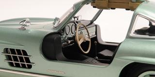 MERCEDES-BENZ 300 SL (W198) - 1955 - LIGHT GREEN METALLIC Minichamps 1:18 Metallmodell (Türen zu öffnen!)