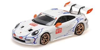 PORSCHE 911 (992) GT3RS - 2023 - WHITE/ORANGE DECOR Minichamps 1:18 Metallmodell mit zu öffnenden Hauben und Türen!