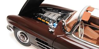 MERCEDES-BENZ 300 SL ROADSTER (W198) - 1957 - DARK RED Minichamps 1:18 Metallmodell mit zu öffnenden Türen und Haube(n)