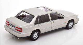 Volvo 960 1996 silver metallic Triple9 1:18 (Türen, Motorhaube... nicht zu öffnen!)