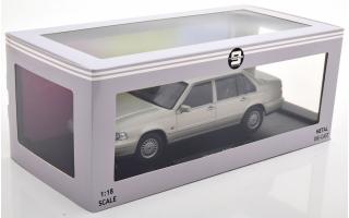 Volvo 960 1996 silver metallic Triple9 1:18 (Türen, Motorhaube... nicht zu öffnen!)