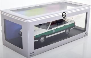 Audi 100 C3 1989 Polizei Bayern alpine white/green   Triple9 1:18 (Türen, Motorhaube... nicht zu öffnen!)